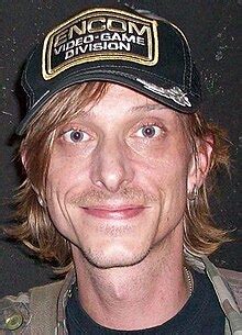 Mackenzie Crook: “People do go on about how skinny。